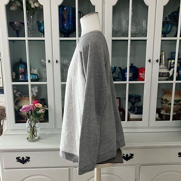 Adrienne Vittadini Lace Overlay Sweatshirt Top Sz XL Gray and white - Picture 4 of 8